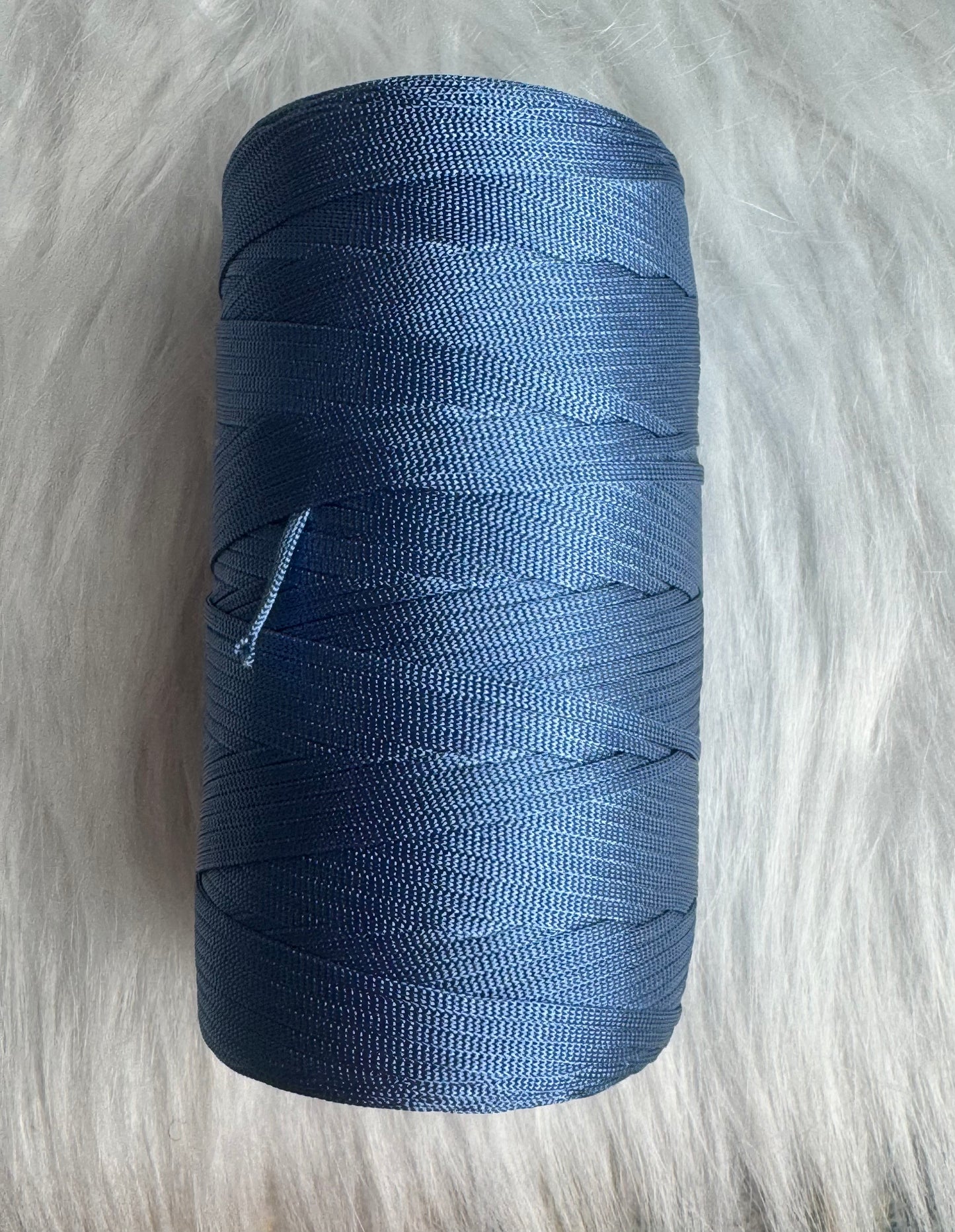 Flat yarn